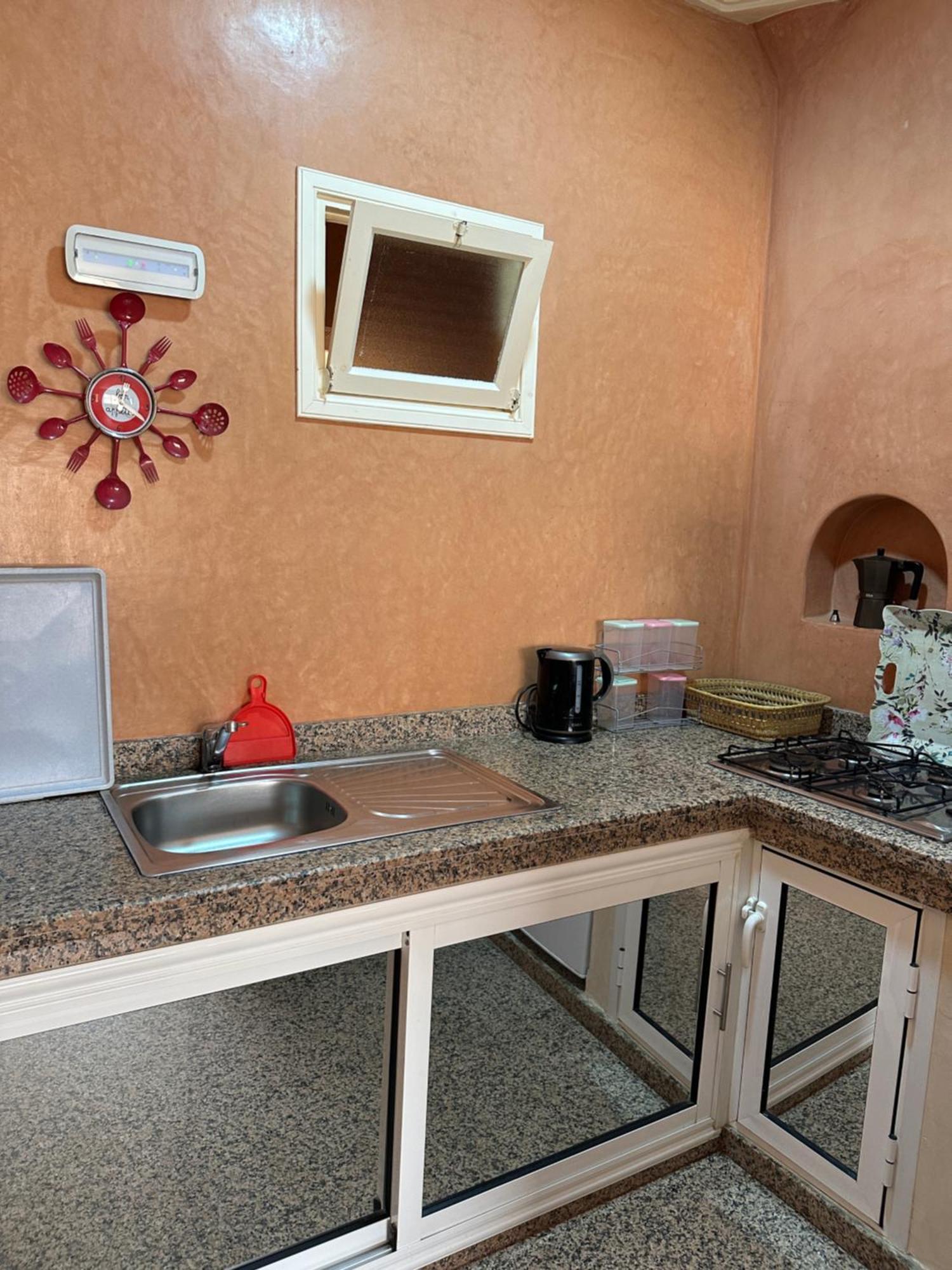 Europa Mirlef T Aventur Guest House Mirleft Exterior photo